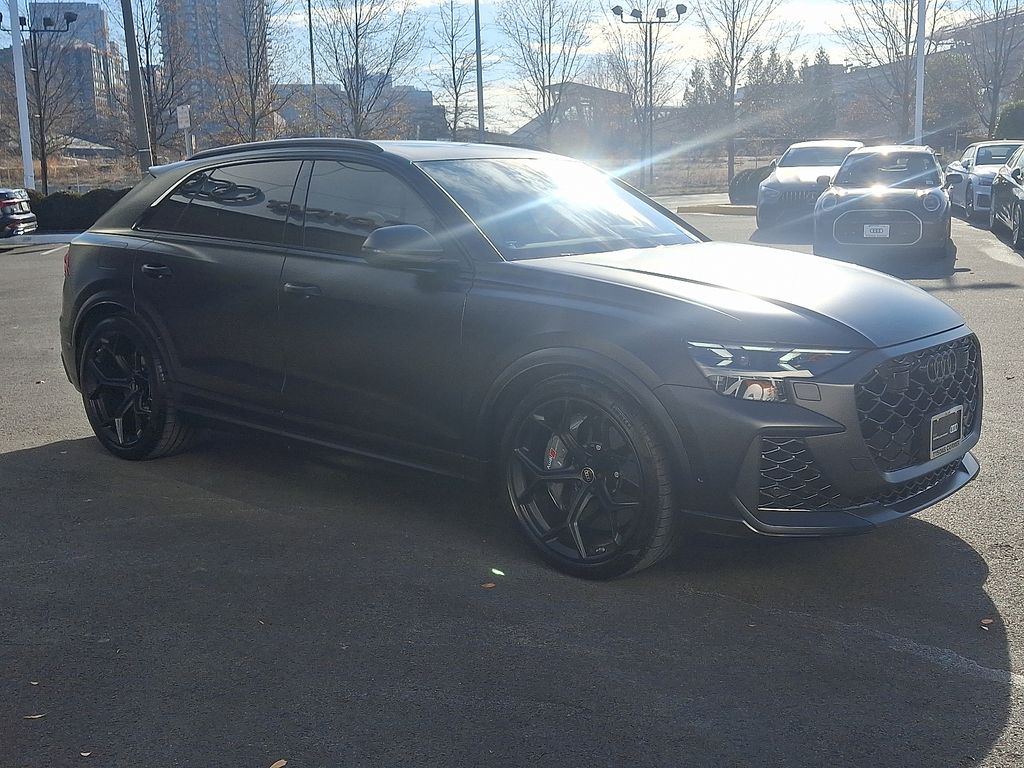 Thumbnail: 2025 Audi RS Q8 - 3