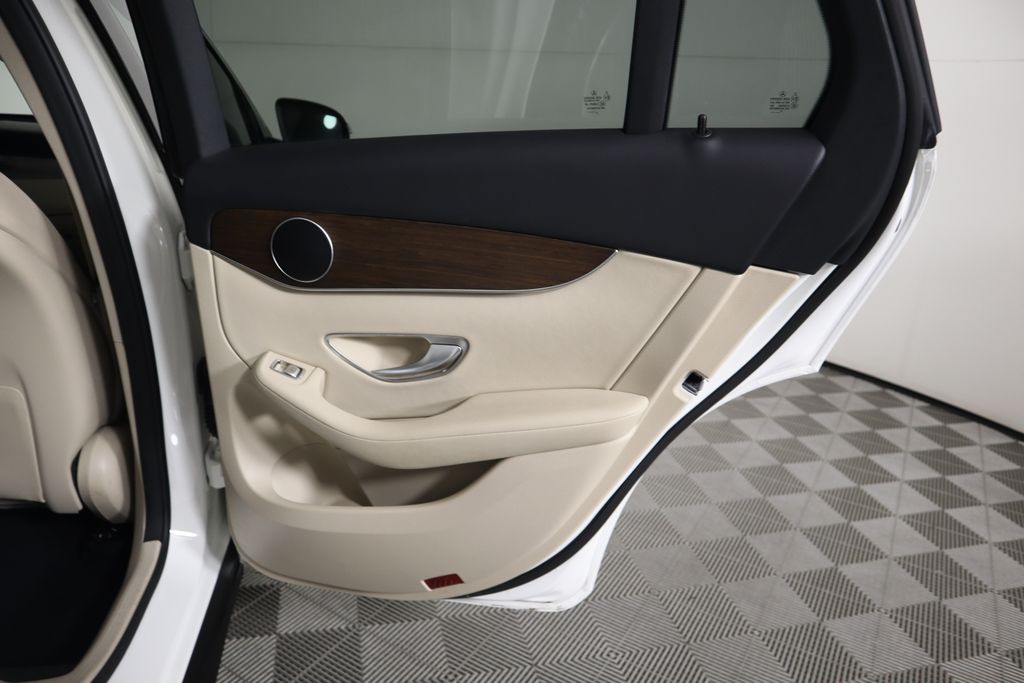 2022 Mercedes-Benz GLC 300 27