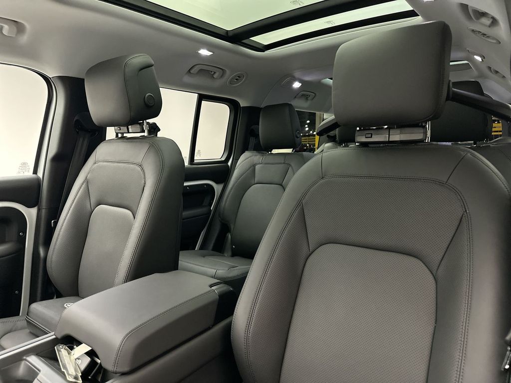 2025 Land Rover Defender 130 11