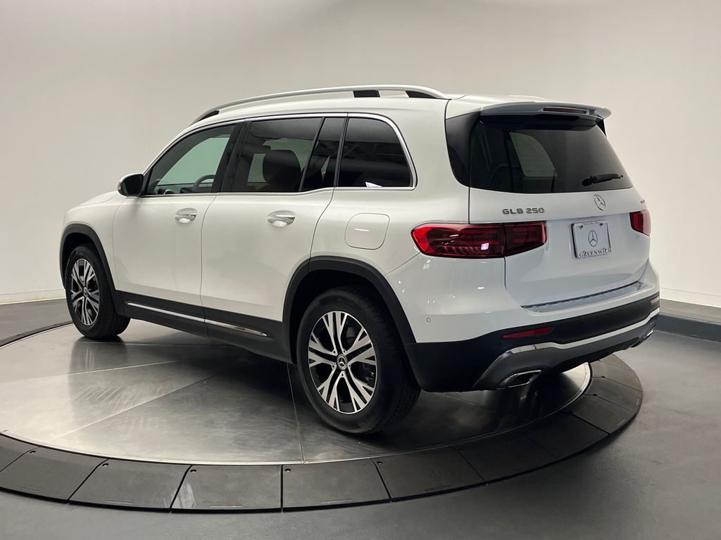 2025 Mercedes-Benz GLB 250 5