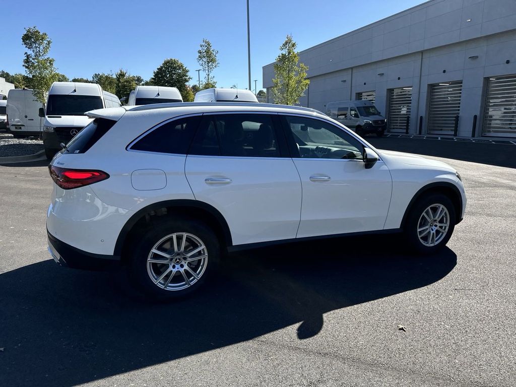 2025 Mercedes-Benz GLC GLC 300 9