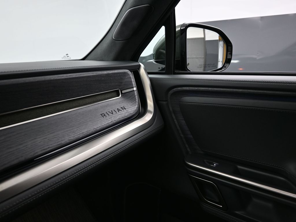 2024 Rivian R1S Adventure