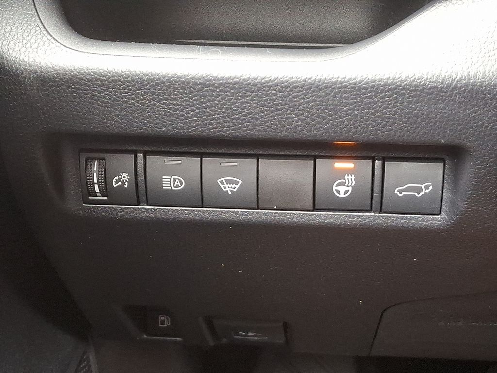 Thumbnail: 2022 Toyota RAV4 - 24