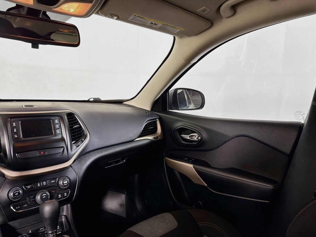 Used 2018 Jeep Cherokee SUV
