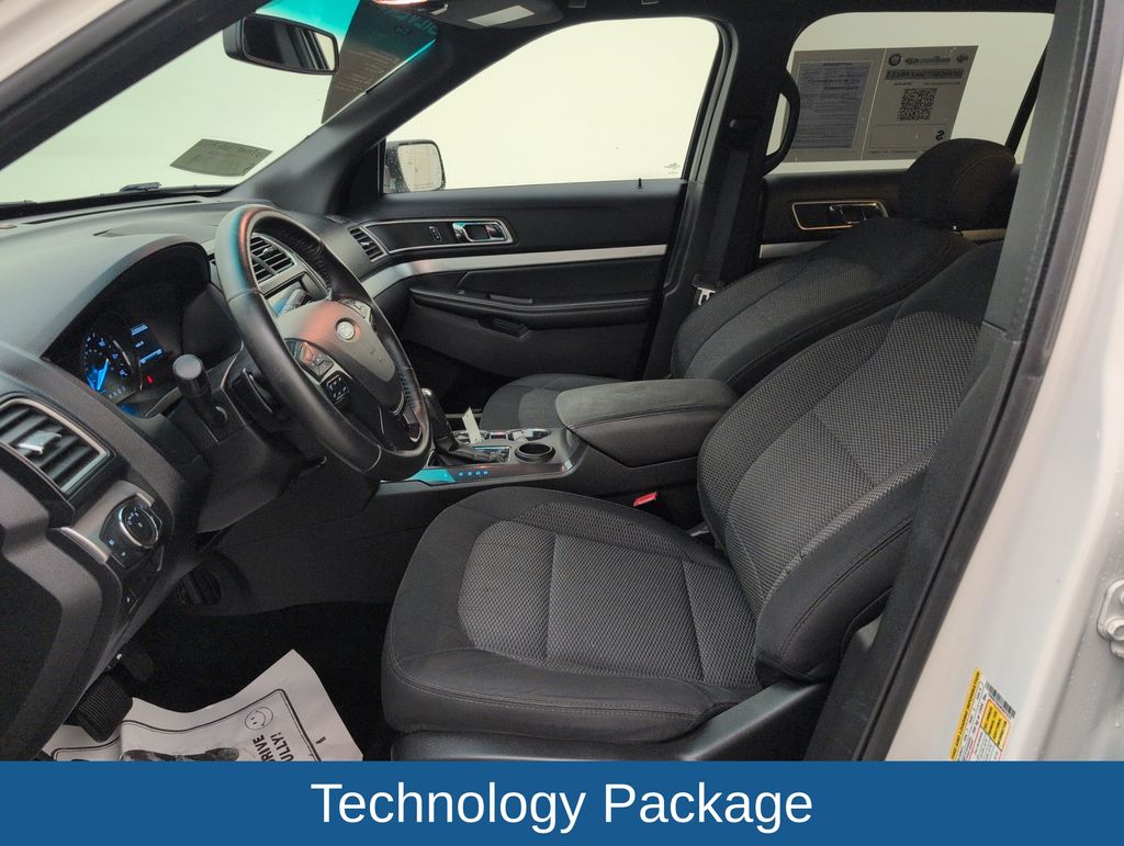 Used 2017 White Ford XLT image 4