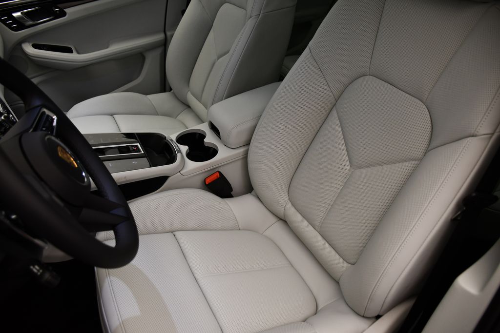 Thumbnail: 2025 Porsche Macan - 5