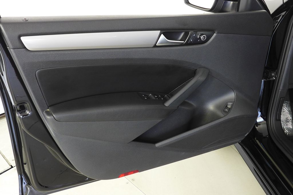 Thumbnail: 2015 Volkswagen Passat - 11