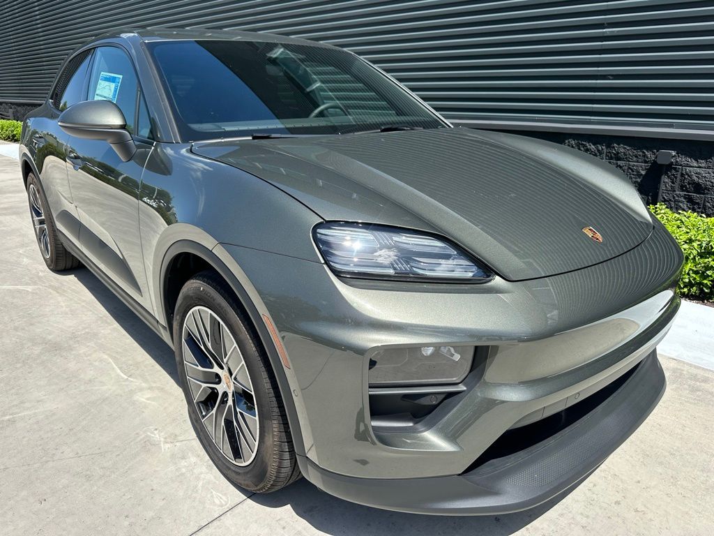 Thumbnail: 2025 Porsche Macan - 10