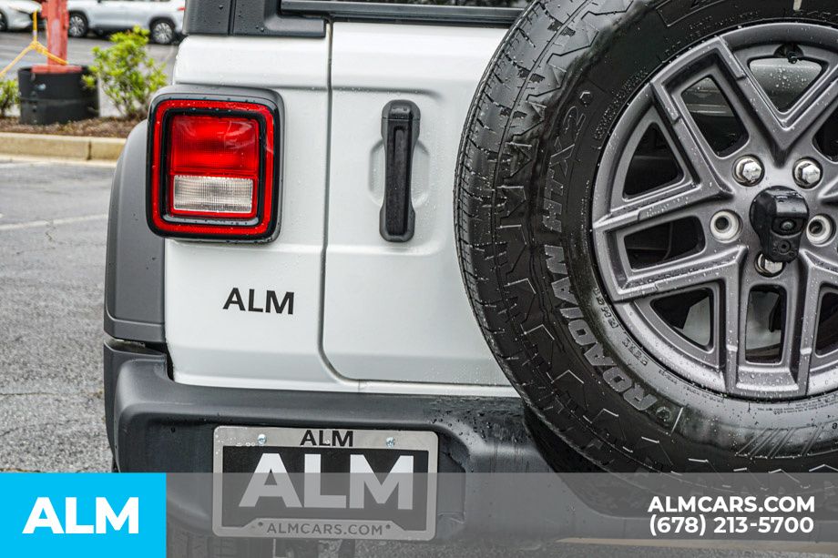 Used 2025 White Jeep Sport S image 16