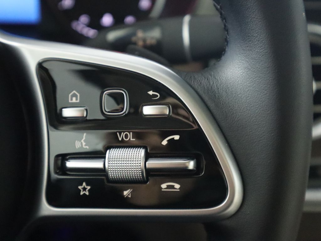 Thumbnail: 2022 Mercedes-Benz GLC - 12