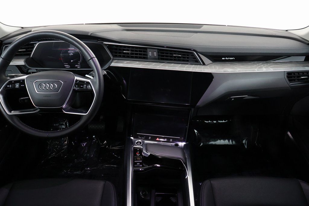 Thumbnail: 2024 Audi Q8 e-tron - 8