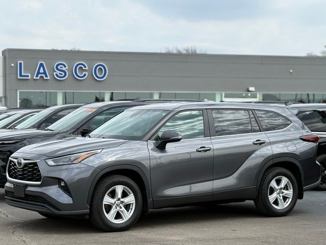 Gray 2024 Toyota Highlander LE AWD SUV / Crossover All-Wheel Drive 8-Speed Automatic