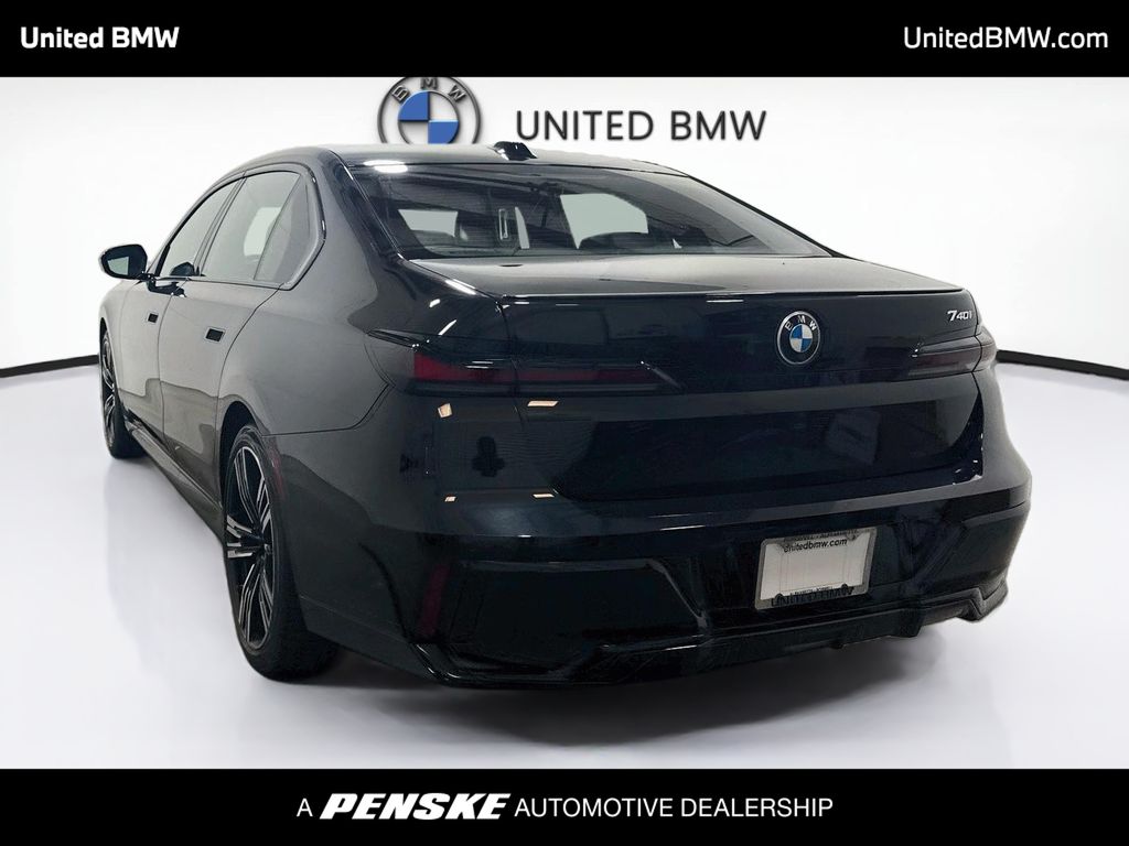 Thumbnail: 2025 BMW 7 Series - 7