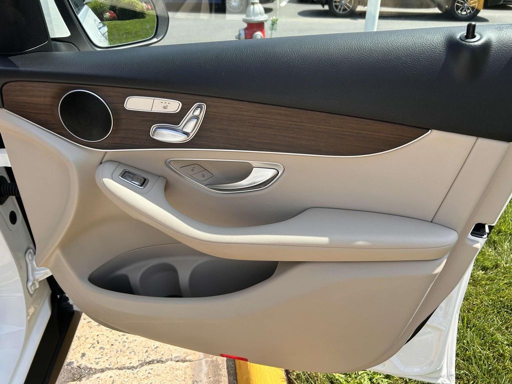 Thumbnail: 2021 Mercedes-Benz GLC - 23