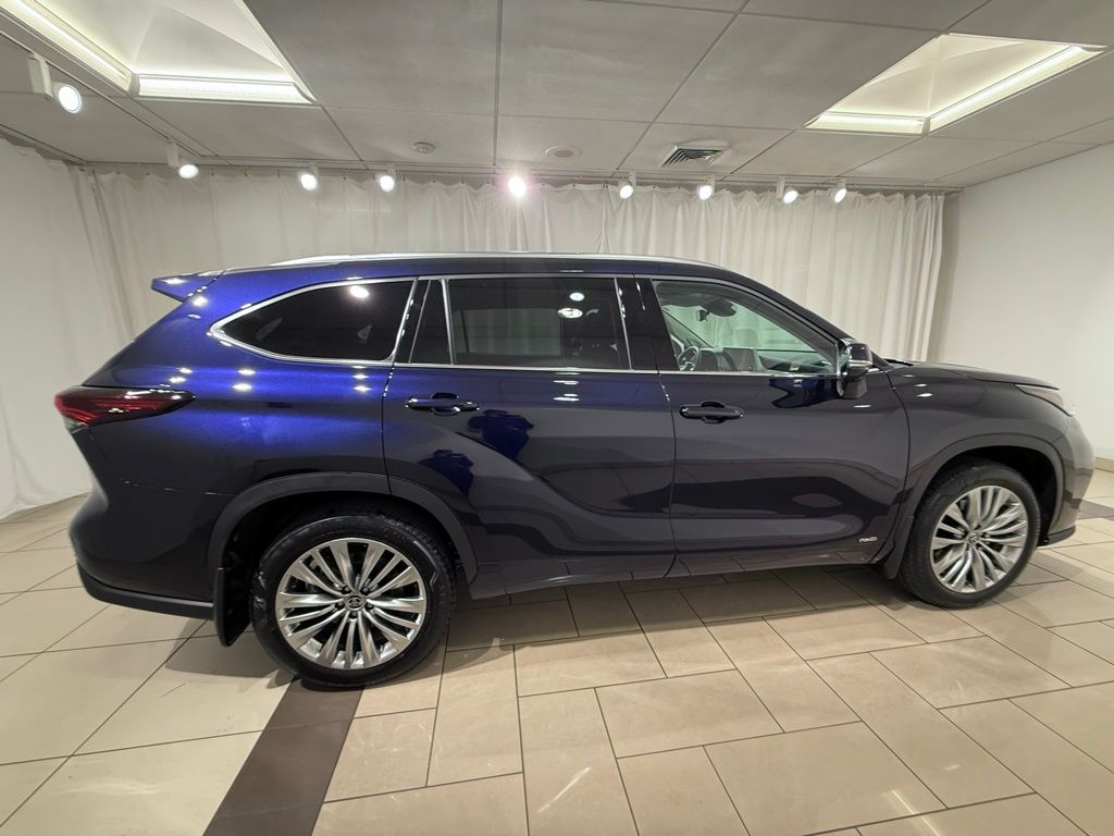 Thumbnail: 2025 Toyota Highlander - 6