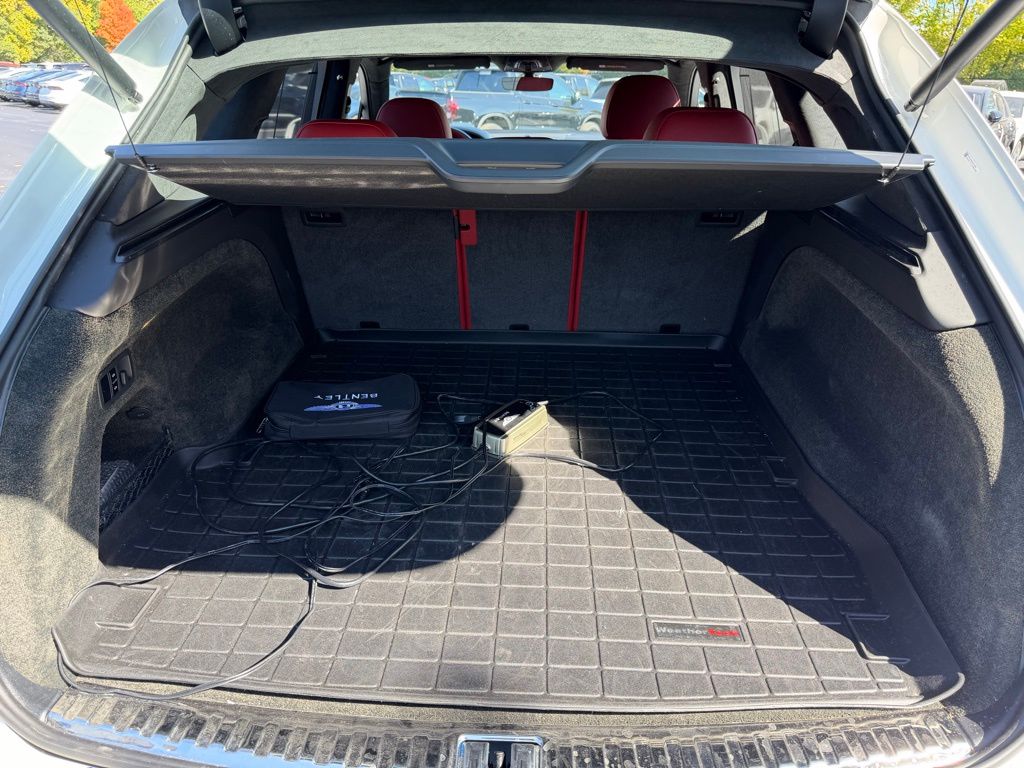 Thumbnail: 2023 Bentley Bentayga - 16