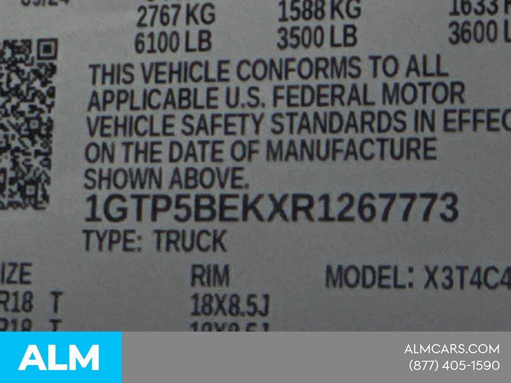 Used 2024 White GMC Elevation image 35