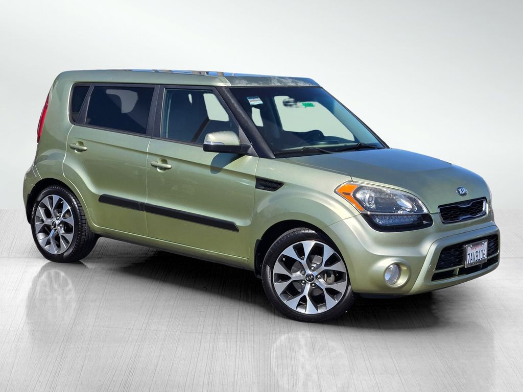 Alien Pearl Metallic 2013 Kia Soul Wagon Front-Wheel Drive 6-Speed Automatic