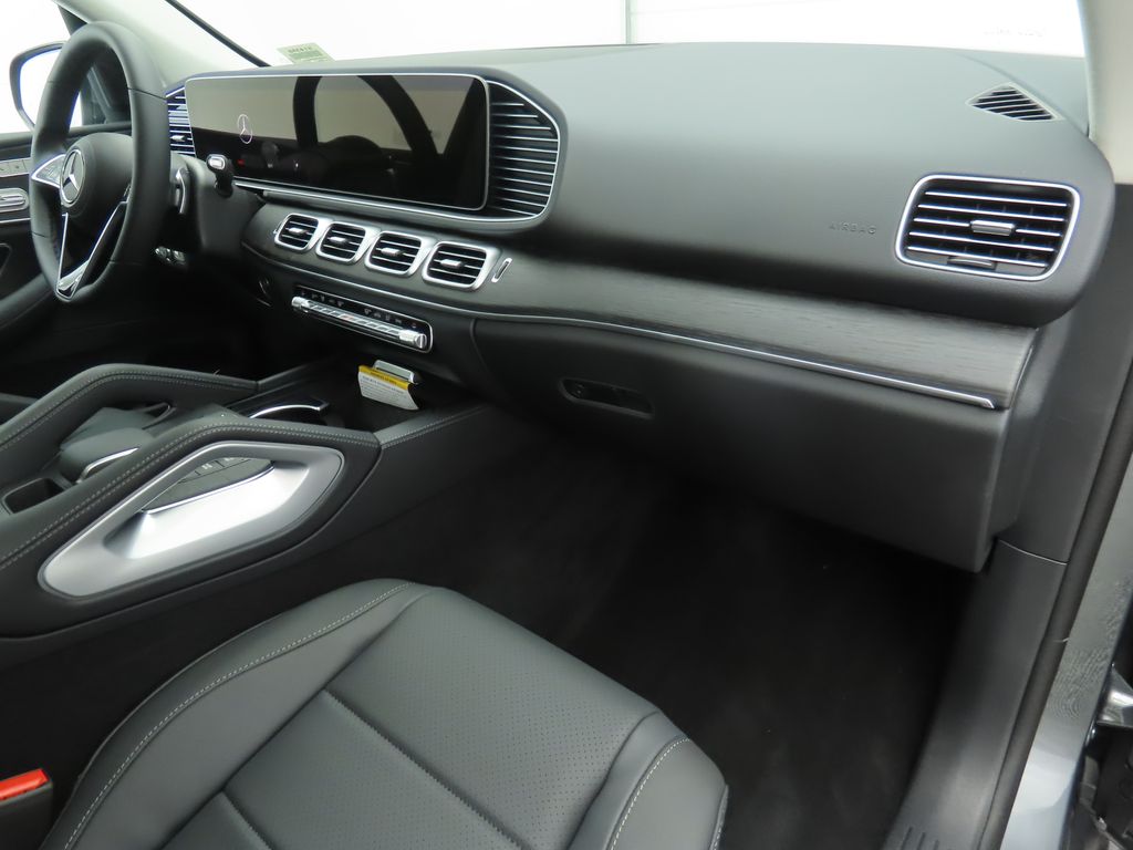 Thumbnail: 2025 Mercedes-Benz GLE - 17