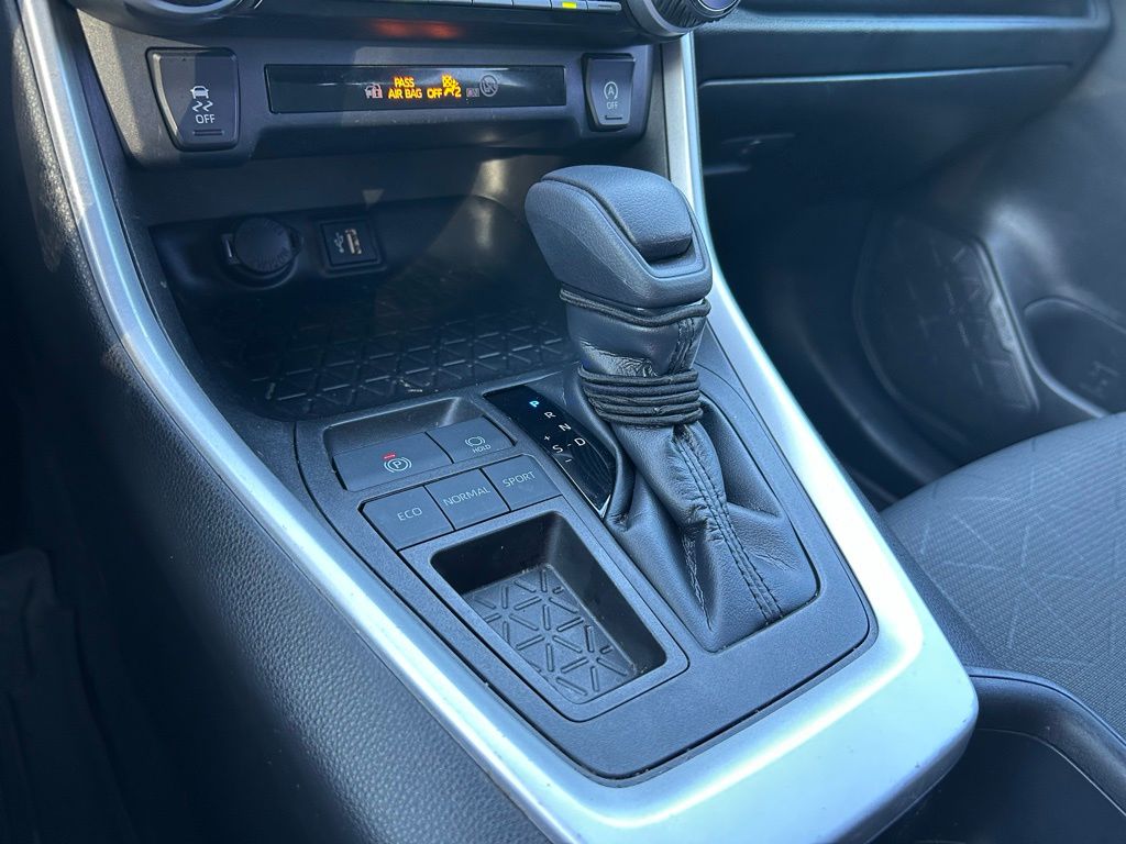 2023 Toyota RAV4 XLE 25