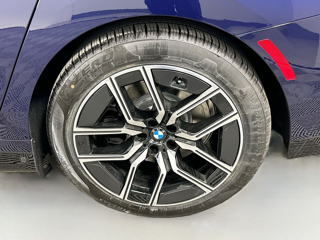Thumbnail: 2026 BMW 7 Series - 23