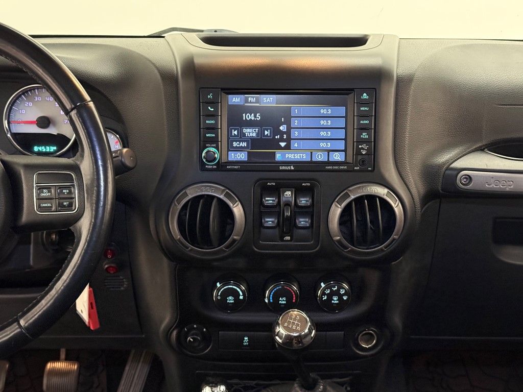 Thumbnail: 2016 Jeep Wrangler - 32