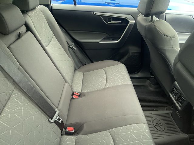 2022 Toyota RAV4 XLE 7