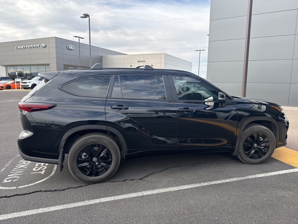 Thumbnail: 2025 Toyota Highlander - 4