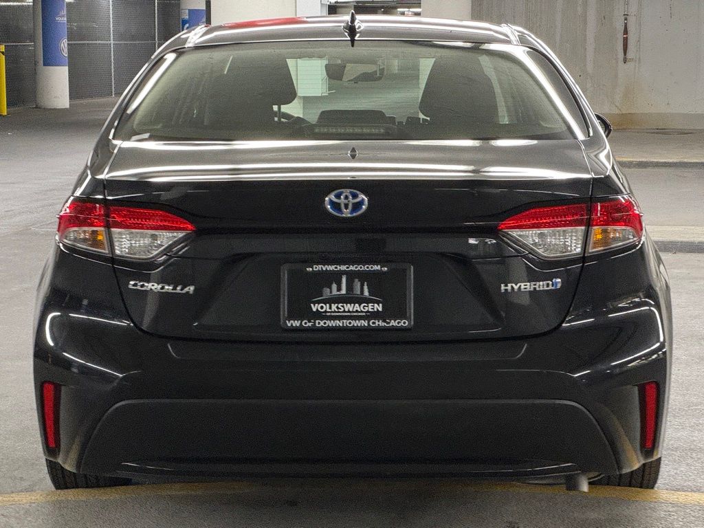 2022 Toyota Corolla Hybrid LE 32