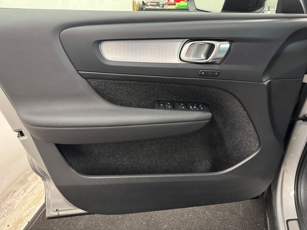 2024 Volvo XC40 B5 Core