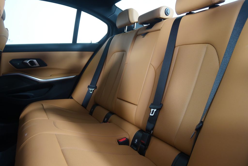 Thumbnail: 2024 BMW 3 Series - 16