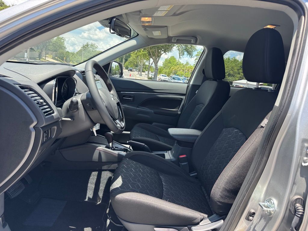 2025 Mitsubishi Outlander Sport LE photo 11