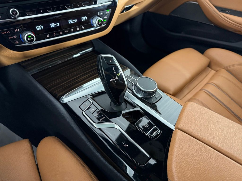 2021 BMW 5 Series 540i xDrive 15