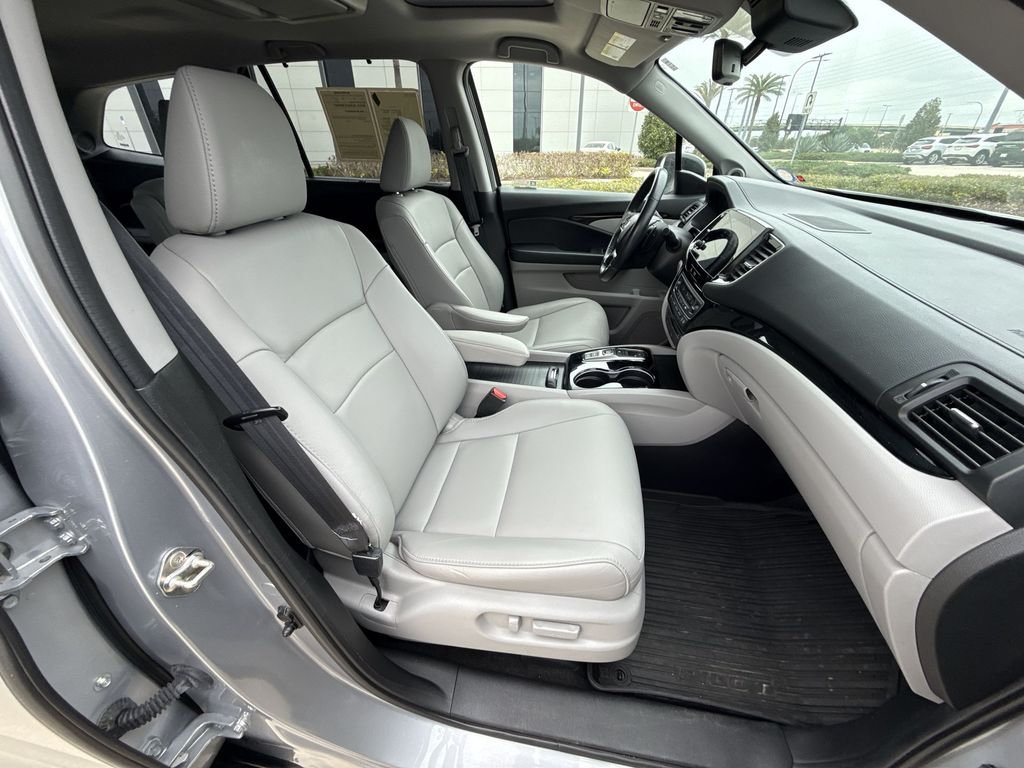 Thumbnail: 2019 Honda Pilot - 16