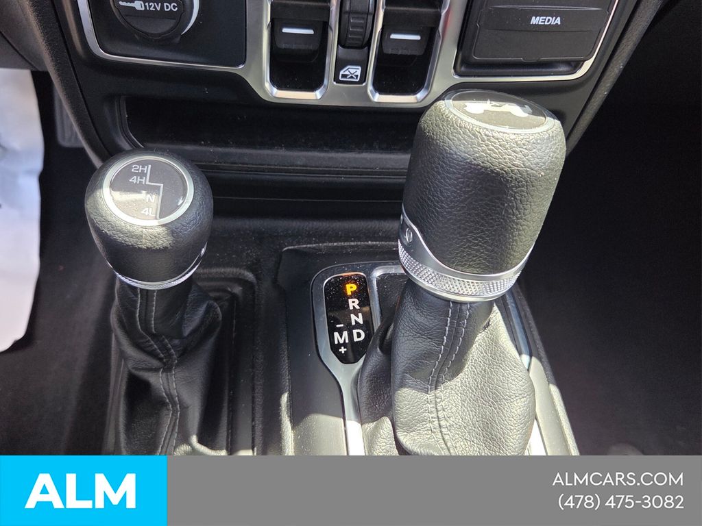 Used 2025 White Jeep Sahara image 19