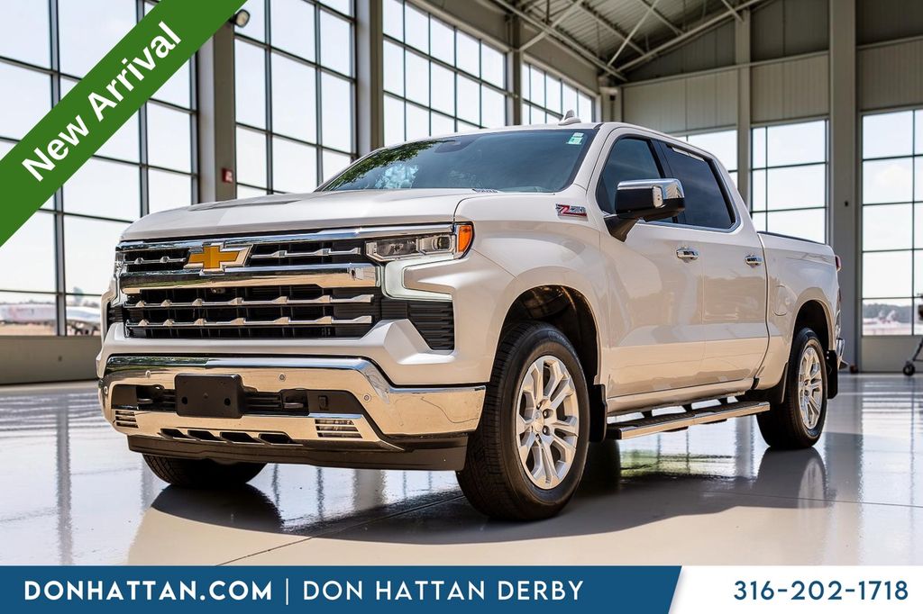 White (Iridescent Pearl Tricoat) 2023 Chevrolet Silverado 1500 Pickup Truck Four-Wheel Drive Automatic