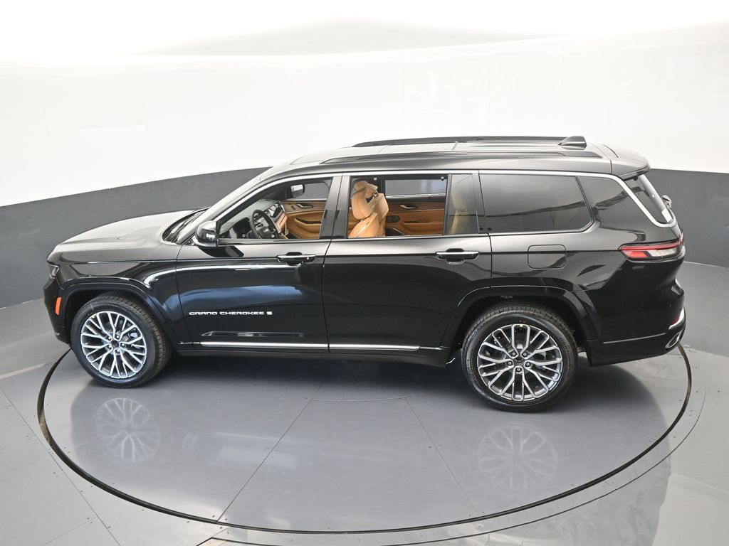 New 2025 Diamond Black Crystal Pearlcoat Jeep Summit image 59