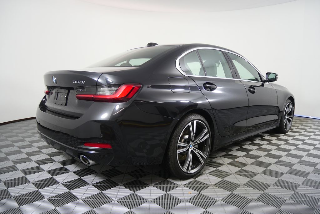 Thumbnail: 2024 BMW 3 Series - 3