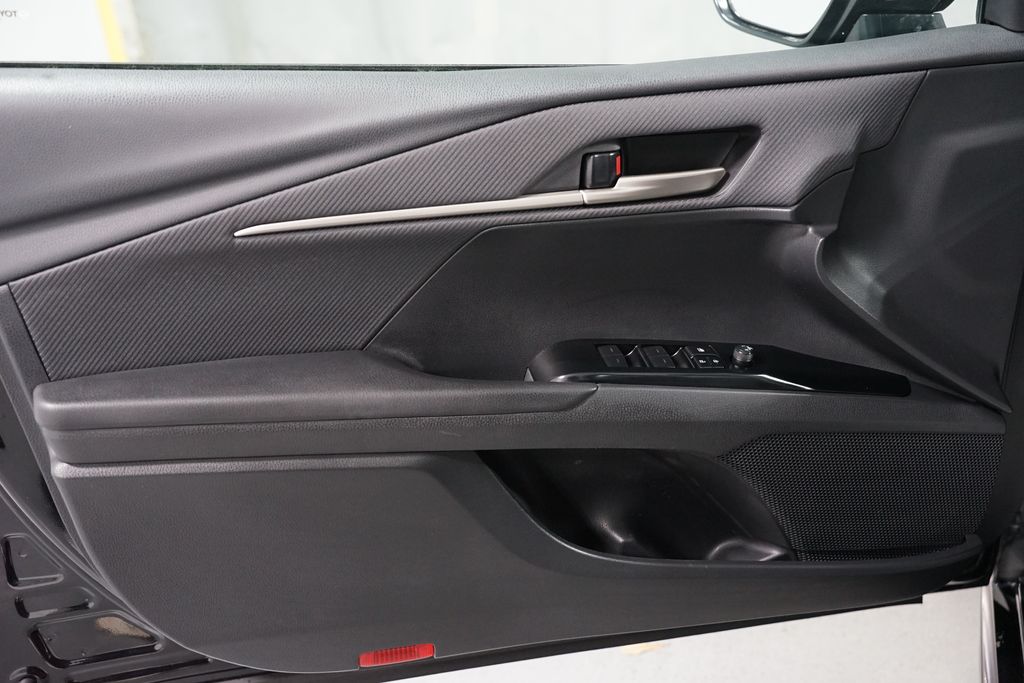 Thumbnail: 2025 Toyota Camry - 31