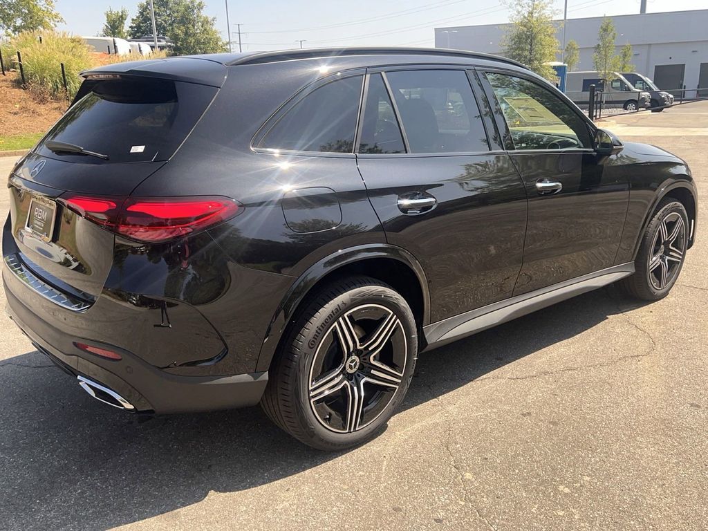 2024 Mercedes-Benz GLC GLC 300 8