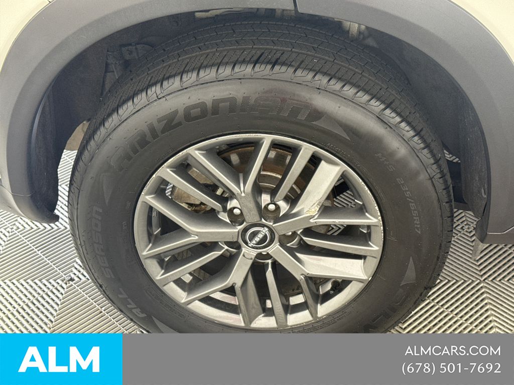 Used 2022 White Nissan S image 21