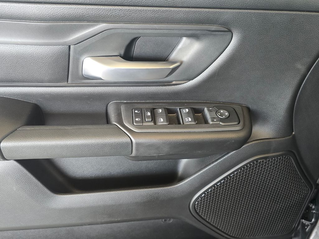 Thumbnail: 2025 RAM 1500 - 17
