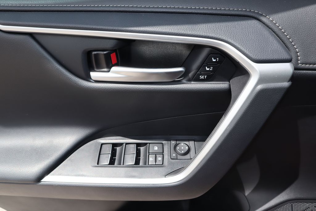 2025 Toyota RAV4 Limited 22