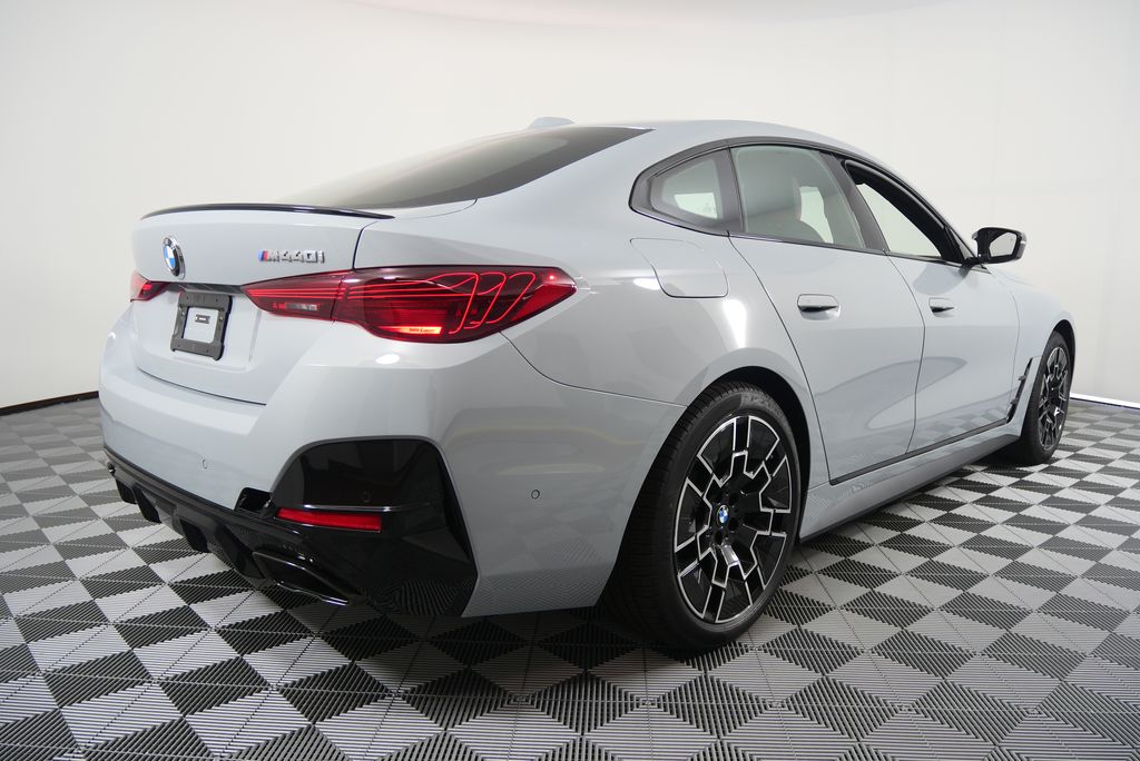 Thumbnail: 2025 BMW 4 Series - 3