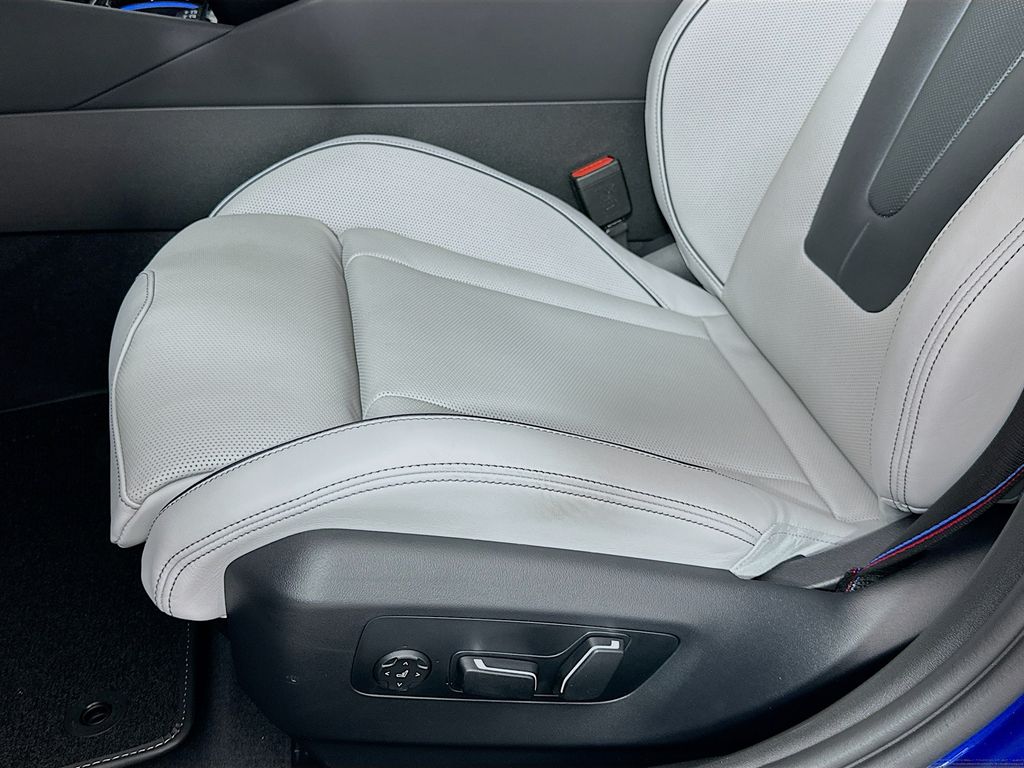 Thumbnail: 2026 BMW M5 - 21