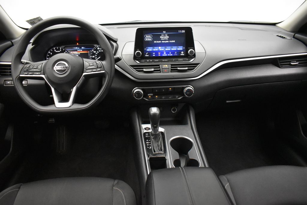 2022 Nissan Altima SV 27