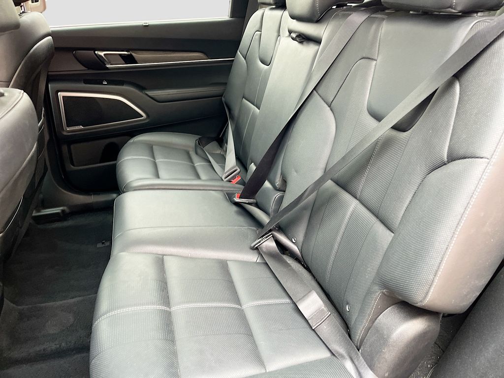 Used 2022 Black Kia EX image 26