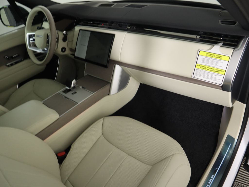 Thumbnail: 2025 Land Rover Range Rover - 17