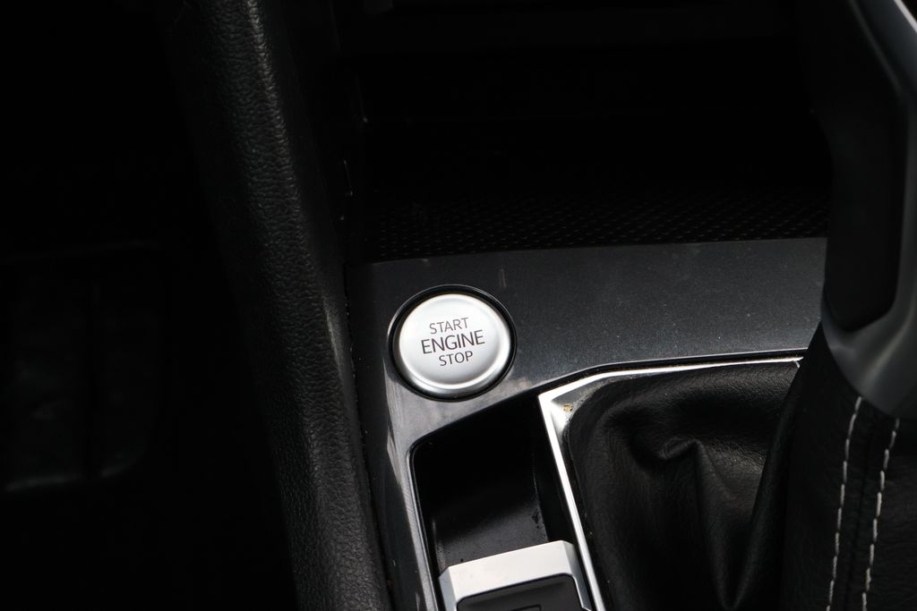 Thumbnail: 2022 Volkswagen Tiguan - 24