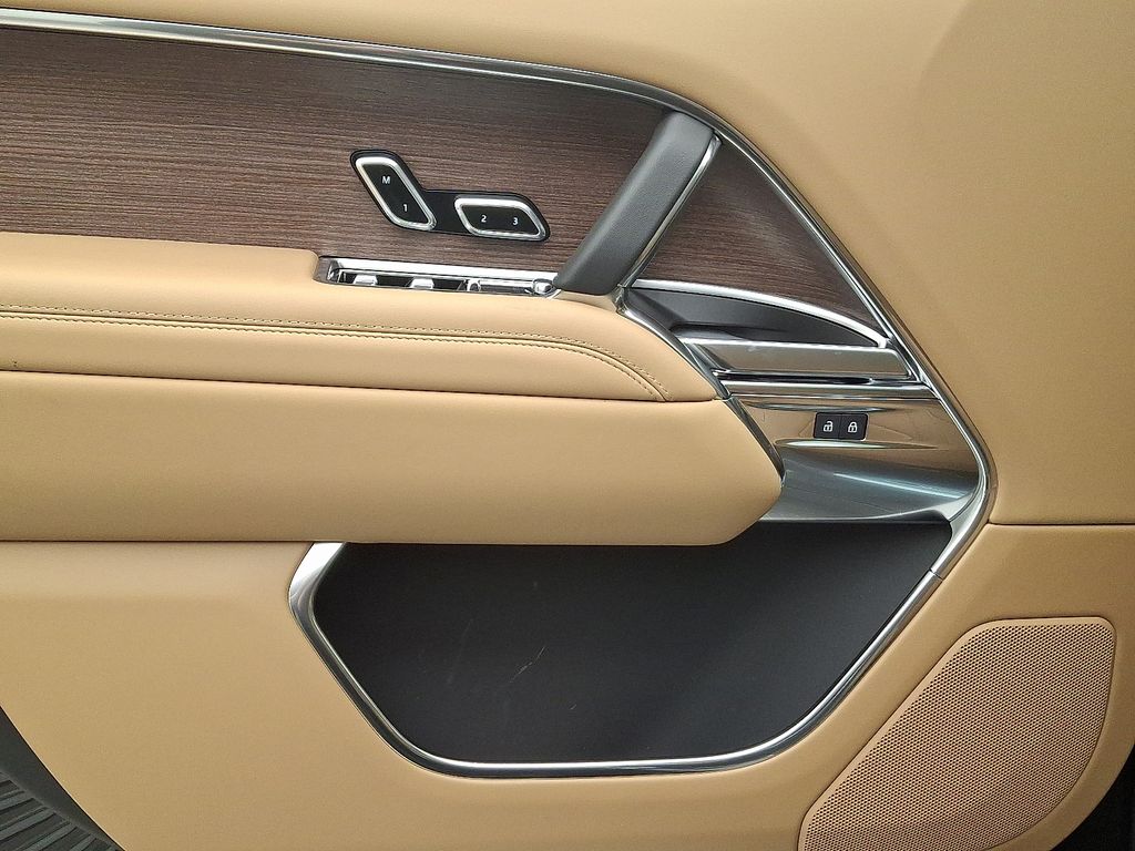 Thumbnail: 2026 Land Rover Range Rover - 10